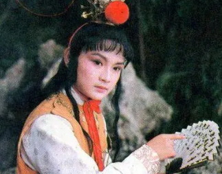 红楼梦中，为什么贾宝玉的丫头可以叫他的小名？