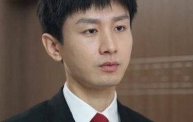 《底线》周亦安背靠大树好乘凉，回法院连升三级