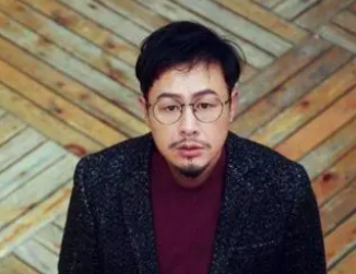 《长河落日》中美合拍，讲述的是二战期间的故事
