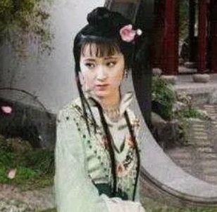 红楼梦是如何描写黛玉的穿衣的？真的喜爱素净吗