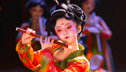 《我们这十年》小艳不敢摆烂和躺平？不想告别舞台