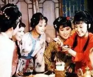 红楼梦中柳嫂子在贾府中是干什么的？