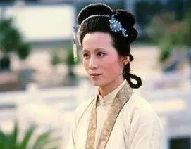 红楼梦中李纨智斗小妾，她是怎么赶走薛宝钗的？
