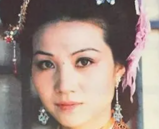 红楼梦中赵姨娘不被人待见的原因是什么？