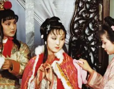 红楼梦宝黛钗三人的结局与哪些人有联系？