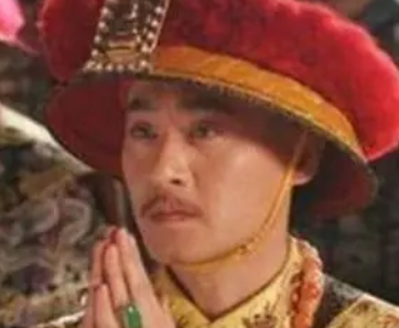 嘉庆对乾隆退位步不让权的做法，是什么表现？