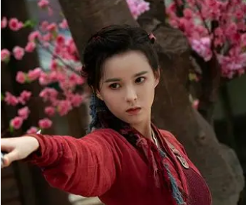 《师兄总是要开花》主演是谁？黄日莹化身腹黑小师妹