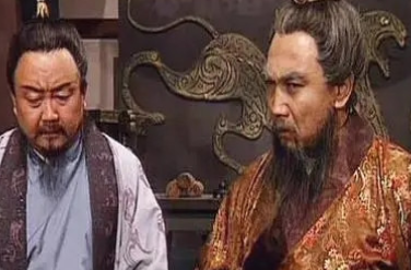 贾诩为什么能赶在荀彧之前获封为侯呢?