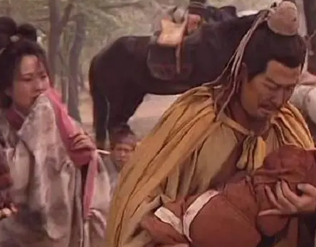 刘备摔阿斗,曹操嫁女儿 两人作秀的手段谁更高