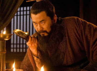 刘备、曹操、袁绍三人作为诸侯，谁的武力水平更高？
