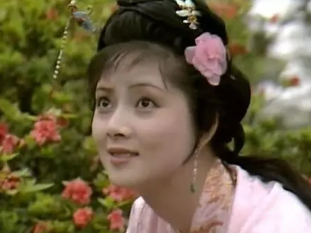 红楼梦中，王熙凤和薛宝钗有哪些不同之处？