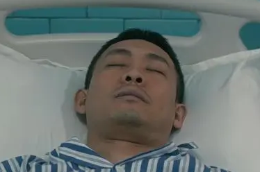 《他是谁》卫国平一直被虐，他的身上有哪四大不合理之处？
