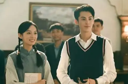 《战火中的青春》官宣定档，王鹤棣、周也主演