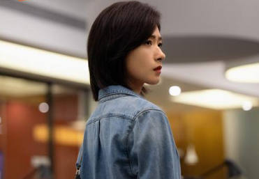 《女士的品格》围绕“职场女性”话题，讲述三位女性的职场和家庭故事