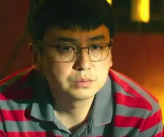 《坚如磐石》讲的是什么故事？氛围爆表