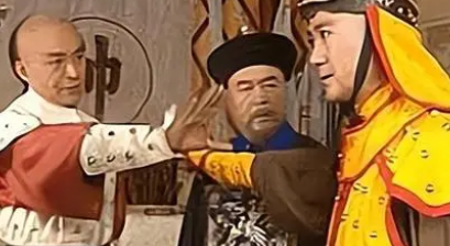 多尔衮为什么要对豪格那么狠？把他贬为庶人还抢他老婆