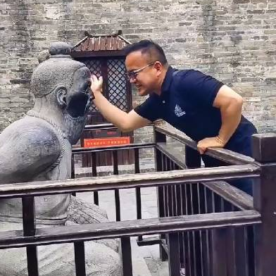 秦桧跪像在哪个地方？在今天的什么地方？