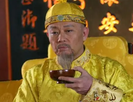 嘉庆皇帝也不是一个昏君 清朝为何在他手里走向衰败