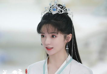 《星落凝成糖》戴蕥琪饰演紫芜公主，与陈星旭二搭再演兄妹