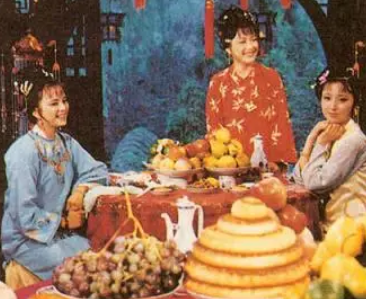 红楼梦中贾府在过中秋节时，都发生了哪些事情？
