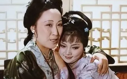 《红楼梦》抄检大观园之后，为什么只有薛宝钗选择离开？