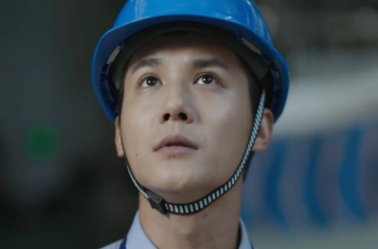 《许你万家灯火》李兰迪、郑业成主演，导演是谁？