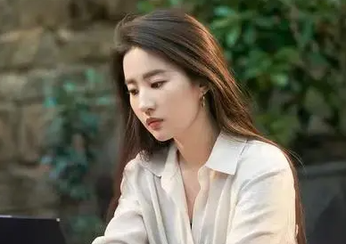 刘亦菲新剧《去有风的地方》开播，剧中人设如何？