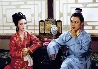 红楼梦中贾琏和王熙凤为何渐行渐远，最终贾琏休了王熙凤呢？
