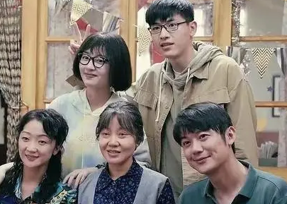 《外婆的新世界》是小说改编的吗？主演有哪些人？