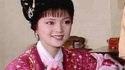 《红楼梦》王熙凤与薛宝钗，谁的年龄更大一点？