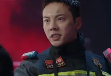 章若楠担任《照亮你》《爱情遇见达尔文》的女主，分别与陈伟霆、罗云熙搭档