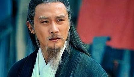 诸葛亮为什么要杀马谡而重用王平呢？他们二人有哪些区别？