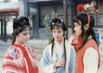 红楼梦中，元春真的赞成贾宝玉娶薛宝钗吗？