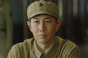 《破晓东方》何明翰饰演李士英，高能场面不断