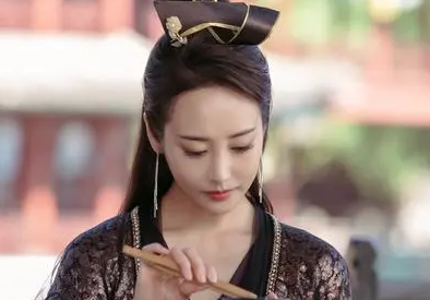 《百慕迷踪》里彭森为什么要去百慕泊呢？