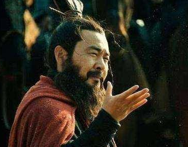 草船借箭时，曹操为何没听贾诩的建议放火箭呢？