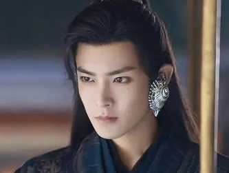 《护心》改编自九鹭非香同名小说，侯明昊和周也主演