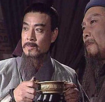 从历史角度审视诸葛亮斩马谡的决定与其形象的塑造