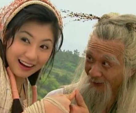 武林高手的较量：天机老人与上官金虹的传奇对决