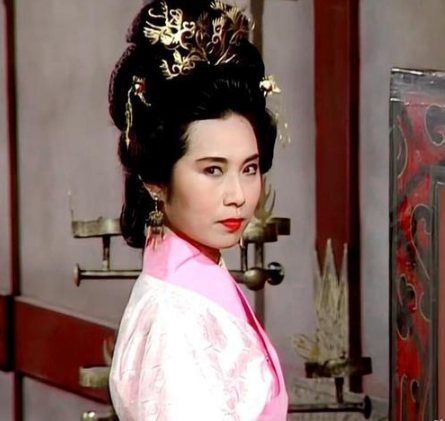 洛神遗恨：甄宓为何在权力漩涡中败给郭女王？
