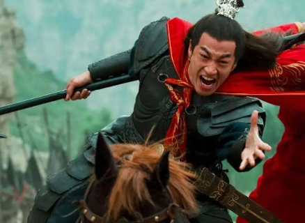 傲骨之下藏敬畏：关羽对吕布的特殊态度解析