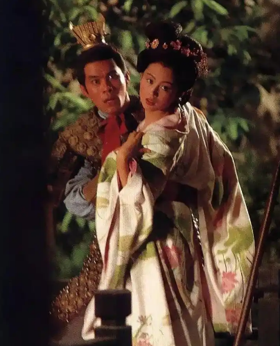 美人计：古代权谋中的致命温柔刀